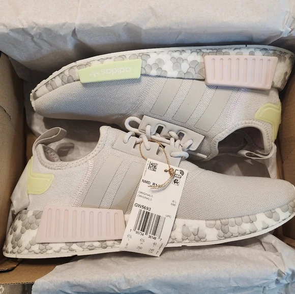 NEW Adidas Originals NMD R1 Women's Running Shoes Size 8 - Picture 5 of 8